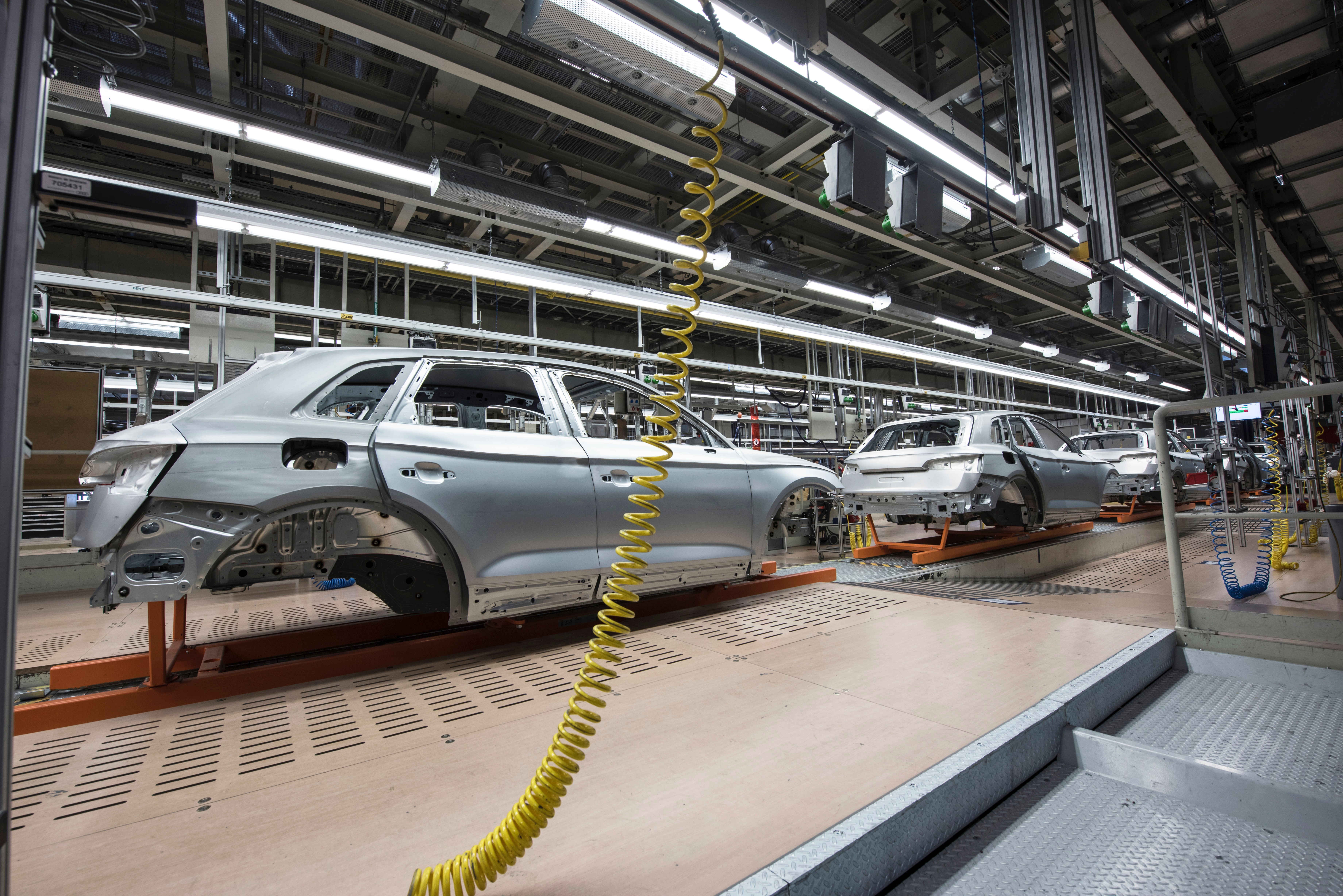 汽车零部件生产商聚焦铝在电动汽车中的作用